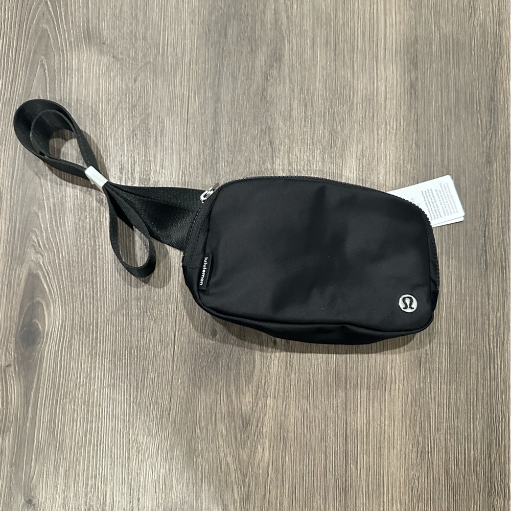 Lululemon Everywhere Belt Bag NWT